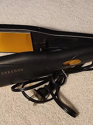 Vidal Sassoon Flat Iron 2  Hair Straightener Gold Tone Plated Black.  • $9.99