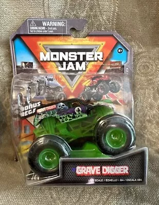 Grave Digger Monster Jam Truck Series 23 Spin Master 1/64 True Metal W/Poster • $8.25