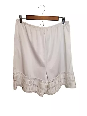 Vintage Ultra Feminine Size 1X Melrose White Petti Pants W/Beautiful Lace Trim  • $34.99