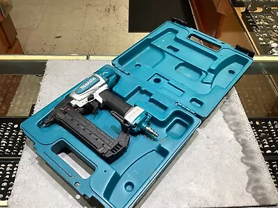 Makita AT638A 18 Gauge Pneumatic 1/4  Narrow Crown Stapler ***See Pictures*** • $89.99