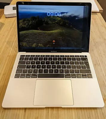 Apple MacBook Air 13.3  (2018) (256 GB SSD Intel Core I5 8th Gen 3.60 GHz 8GB • £220