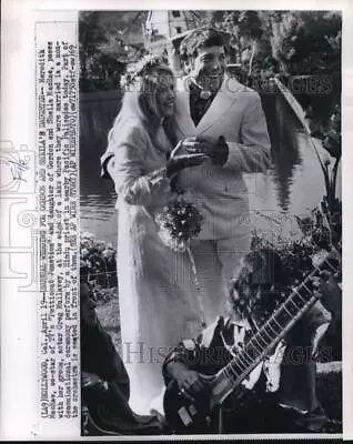 1969 Press Photo Meredith MacRae & Greg Mullavey At Their Wedding - Pip11228 • $10