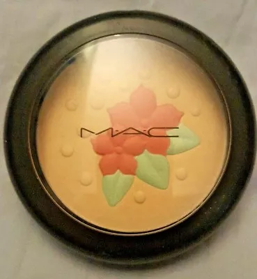 MAC Pearlmatte Face Powder~IN FOR A TREAT!~Style 2-LE New Rare! GLOBAL SHIP! • $40.95