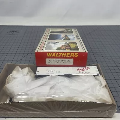 Walthers~HO~932-2484~40' Reefer Wood End Kit~Brook Hill Farm Dairy #105 • $16.99