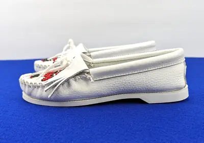 Minnetonka #174 White Leather Beaded Thunderbird Moccasins Women's Shoes Size 5 • $27.46