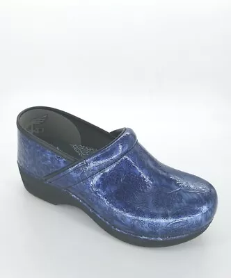 7998 Dansko Womens XP 2.0 Navy Embossed Patent Clog Size 40 EU 9.5-10 US • $99.95