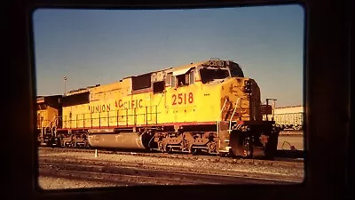 XTX09 35MM Train Slide ENGINE LOCOMOTIVE RR UP 2518 SD60M WEST COLTON CA 1-1-09 • $9.32