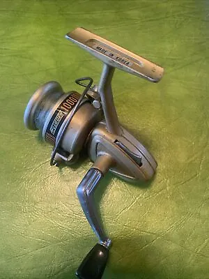 Vintage Pflueger Gold Wheat Chevron Mid Century 1000 Fishing Spinning Reel Works • $24