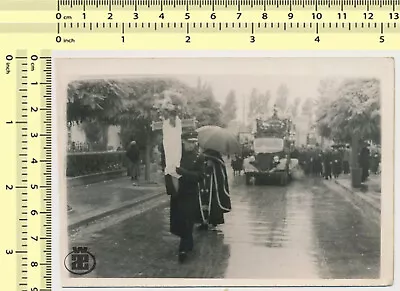 #075 Funeral Hearse Car Mourning People Umbrellas Cross Vintage Photo • $37