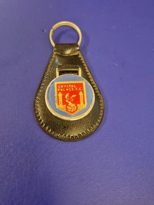 £5.49 • Buy CRYSTAL  PALACE  F C  - KEYRING OLD  COLLECTABLE  Football  Pin  BADGE