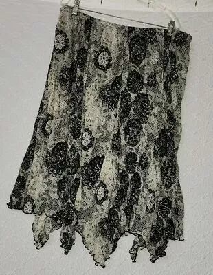 Womens Skirt Fashion Bug 18/20 Black And White Nice Design Black Insert • $10.90