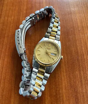 Vintage Women's Seiko Day Date Watch Stainless Gold Tone Luminous Hands 1980s • $26.99