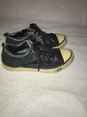 UGG   Evera  #1888 Black Suede Sheepskin Lining Sneakers Women Size 5.5 • £19.27