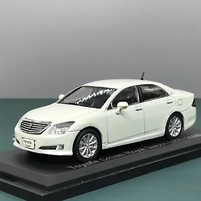 Mini Car Toyota Crown Royal Saloon 2008 White 1/43 Scale Box Display Diecast 174 • $17.20