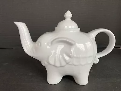 CUTE VINTAGE BIA Cordon Bleu White Porcelain Ceramic Elephant 28 Oz. Teapot MINT • $9.95