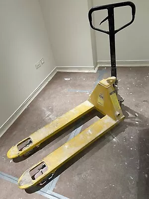  Pallet Truck 2.5 Tonne • £50