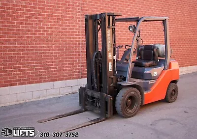 TOYOTA 8FGU30 Sit Down Propane LPG Pneumatic Tire Forklifts 3 Stage LOW HOURS • $24950