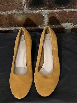 M & S Ochre Insolia Suede Court Shoes Size 8 New • £14.95