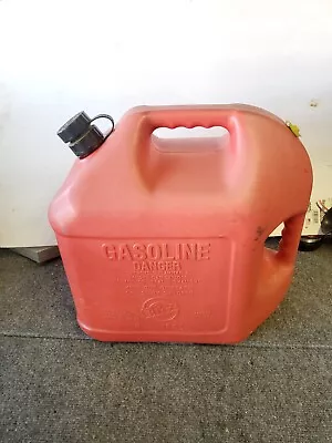 Vintage BLITZ 5 Gallon Plastic VENTED Gas Can 11833  • $39.99