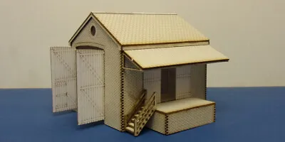 OO Gauge Small Drive Through Goods Shed - B 00-36 • £14.99