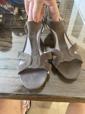 £12 • Buy Ladies M&s Footglove  Sandals Size  5.5