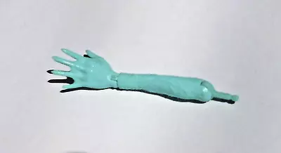 MONSTER HIGH HONEY SWAMP DOLL  Frights Camera Action  LEFT FOREARM W/HAND ~NICE! • $5.99