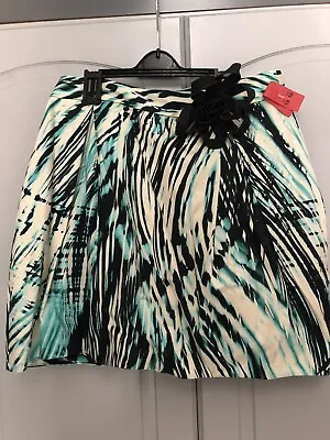£4.75 • Buy River Island Size 10 New Short Skirt With Zip Flower