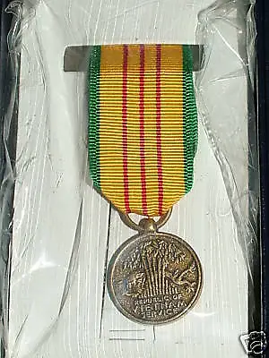 Us Military Vietnam Service Medal Mini Award Original Issue Nsn 8455-00-848-5233 • $12.95