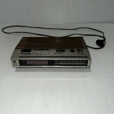 GENERAL ELECTRIC GE Model No. EA 7-4634B Vintage 1980s Digital FM/AM Clock Radio • $79.95