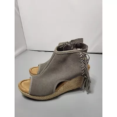 Minnetonka Blaire Gray Fringe Suede Wedges Peep Toe Booties Size 8 • $19.99