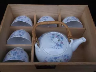 Japanese Porcelain Tea Pot And Five Tea Bowls In Signed Wooden Box . M2501 • £29.99