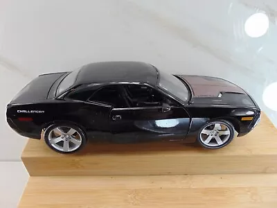 1:18 Maisto 2007 Dodge Challenger Concept Hemi Black On Black • $25