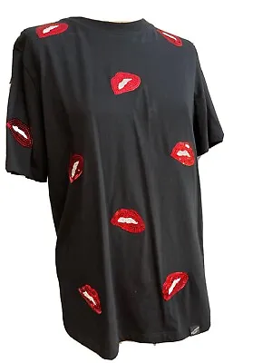 ILLUSTRATED PEOPLE Designed Black Tshirt With Red Lips Sequenced Design LooseFit • £10