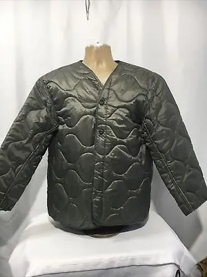 Military M65 Coat Liner Sz Medium Quilted Gray Cold Weather Field Jacket Liner • $32.99