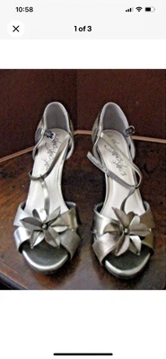 £10.99 • Buy Womens Shoes Size 6.5. M&S Metallic Gold/bronze Coloured Shoes. Great Condition.