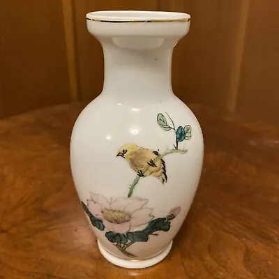 Vintage Hand Painted Porcelain Vase. Excelent Condition. 6” • $11