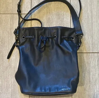 Matt And Nat Vegan Handbag Black Bucket *FREE SHIPPING* • $21