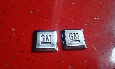 OEM USED GM Mark Of Excellence Emblem Pair CHEVROLET BUICK GMC CADILLAC  • $8.77