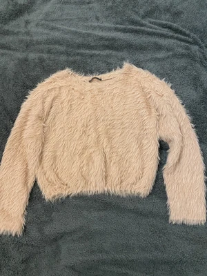 £2 • Buy Zara Pinky Peach Fluffy Coloured Top Size Small… 38” Bust