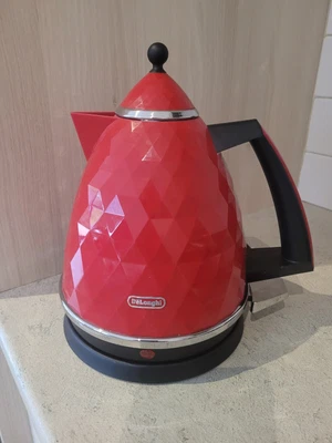 $27 • Buy Delonghi Red Kettle