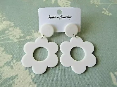 New  White Mod / 60s Daisy Earrings • £5.99