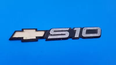 98 99 00 01 02 03 04 05 Chevrolet S10 Side Rear Emblem Logo Badge Symbol Oem A19 • $17.10