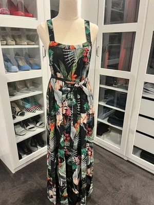 $40 • Buy BNWT Witchery Tropicana Maxi Dress 10