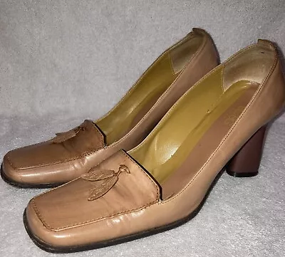 BCBG Maxazria Vintage Tan Leather Heeled Loafers Shoes Unique Heel Leaf Tassel 7 • $49.90