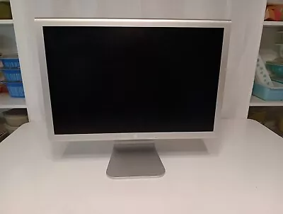 APPLE 22  CINEMA DISPLAY MONITOR Silver Look At Picture Please • $100