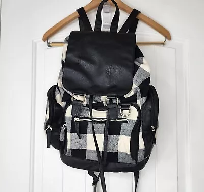 Mudd Backpack Buffalo Plaid White Black Zippers Leather Straps Magnetic Button • $16.99