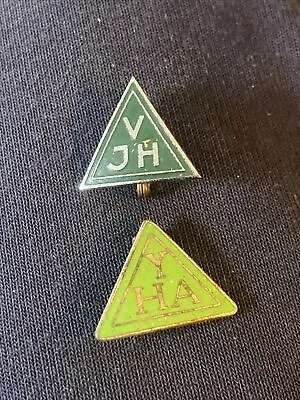 2 X Yha/vjh Youth Hostel Association/vlaamse Jeugdherbergen Green Enamel Badges • £3.50