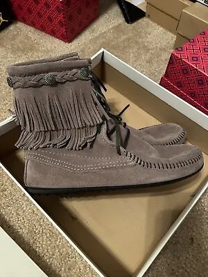 Minnetonka Double Fringe Gray Suede Tramper Lace Up Boots - 7 • $60