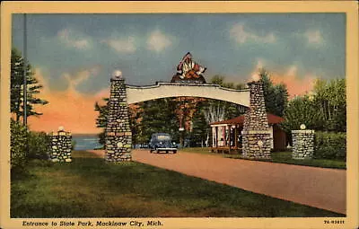 Entrance State Park Mackinaw City Michigan Vintage Car ~ Dated 1948 Linen • $2.97