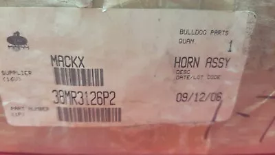 38mr3126p2 Genuine Mack Oem Horn Assy Nos • $75